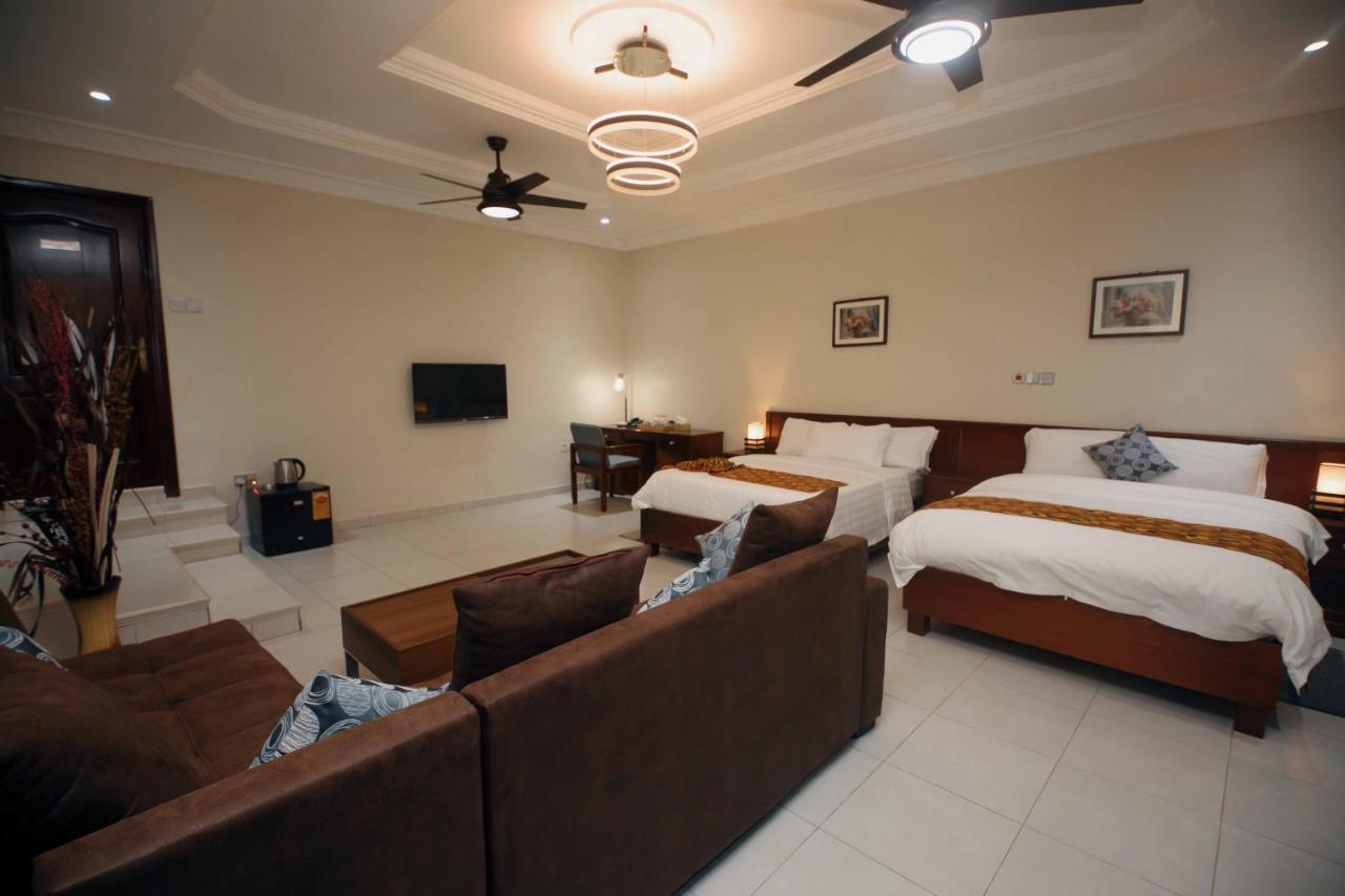 Cocktail And Dreams Hotel อักกรา ภายนอก รูปภาพ