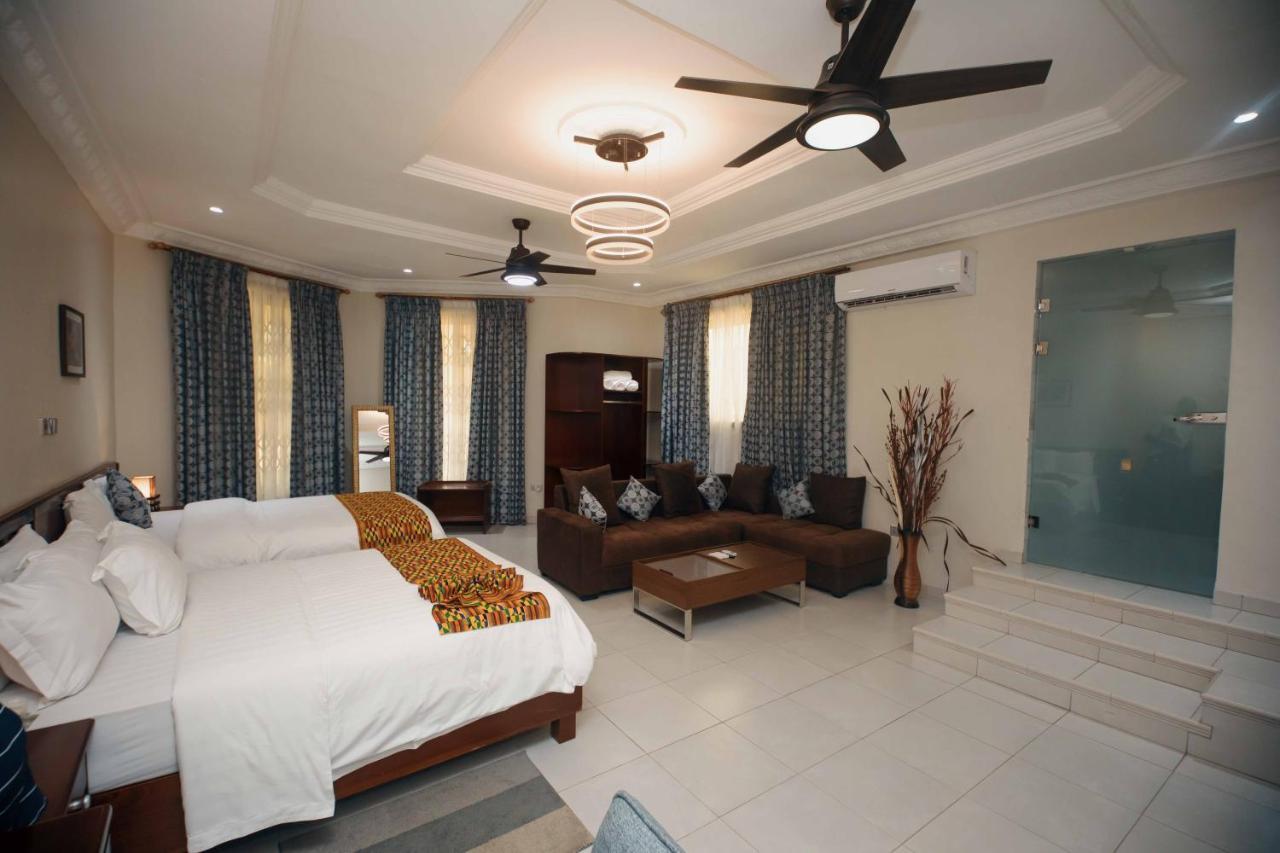 Cocktail And Dreams Hotel อักกรา ภายนอก รูปภาพ