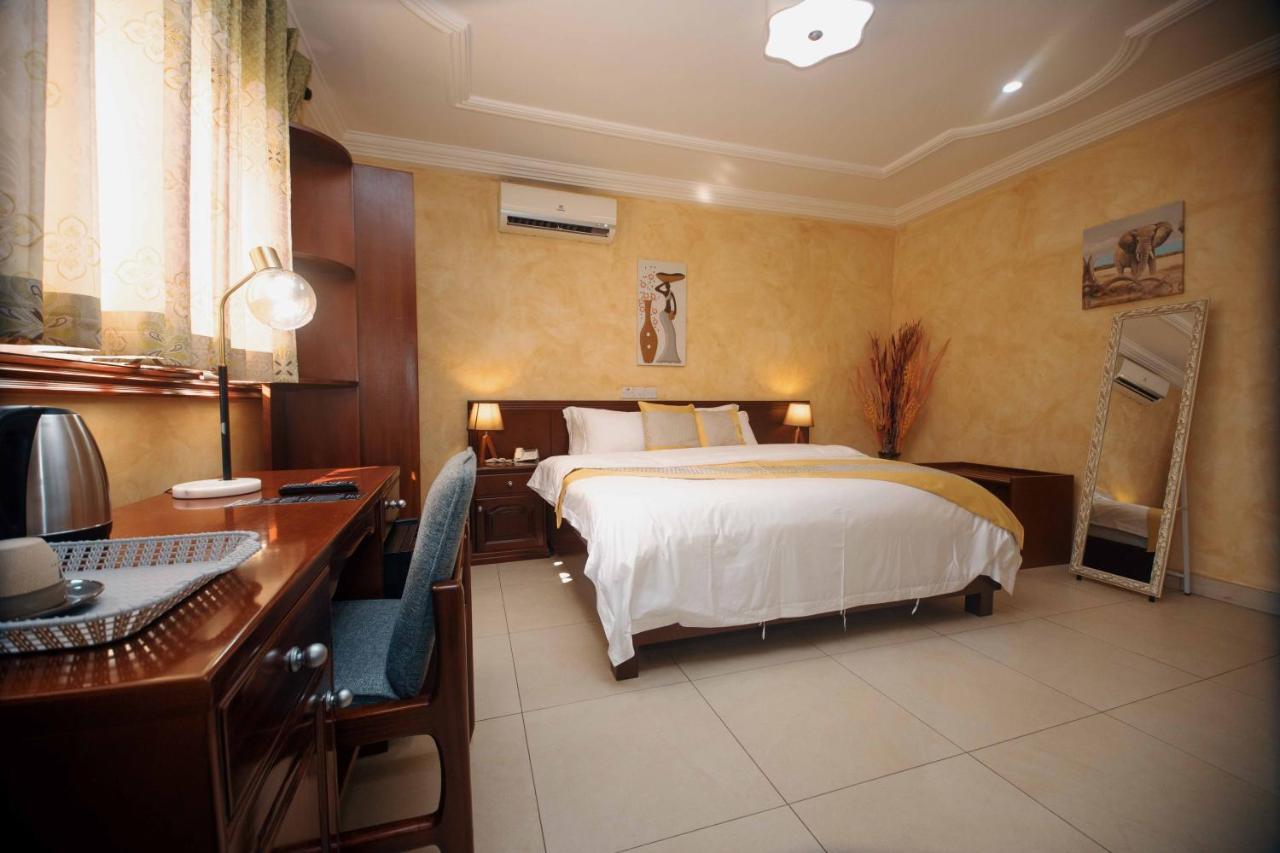 Cocktail And Dreams Hotel อักกรา ภายนอก รูปภาพ