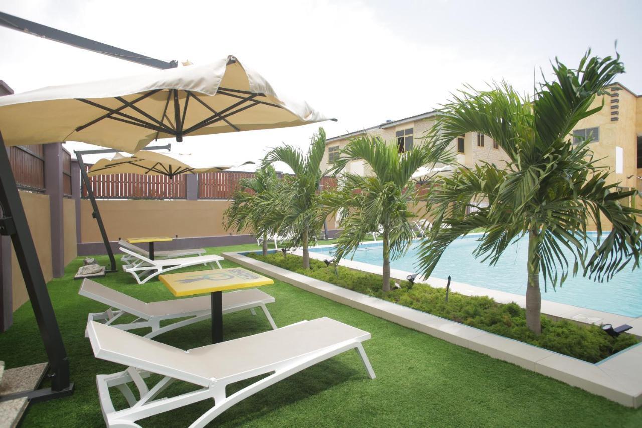Cocktail And Dreams Hotel อักกรา ภายนอก รูปภาพ