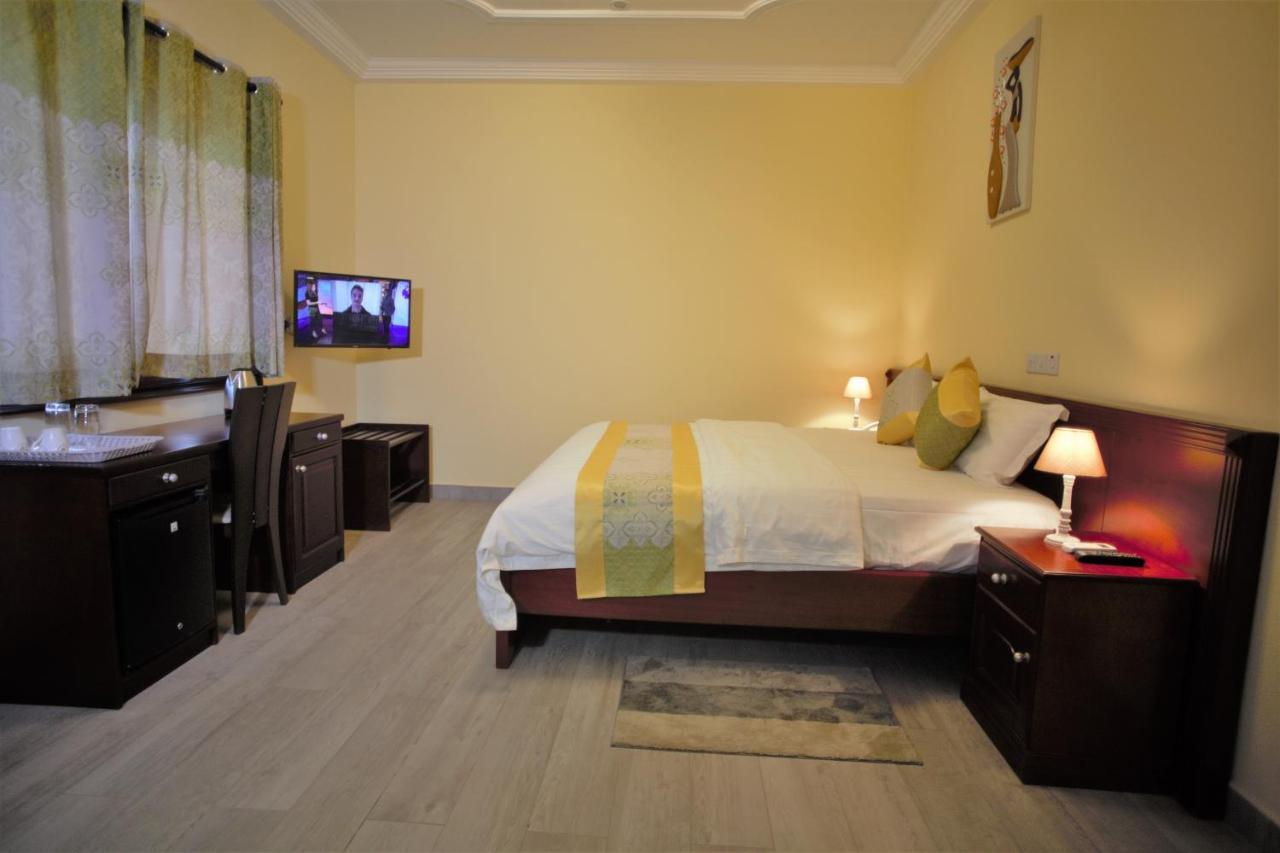 Cocktail And Dreams Hotel อักกรา ภายนอก รูปภาพ