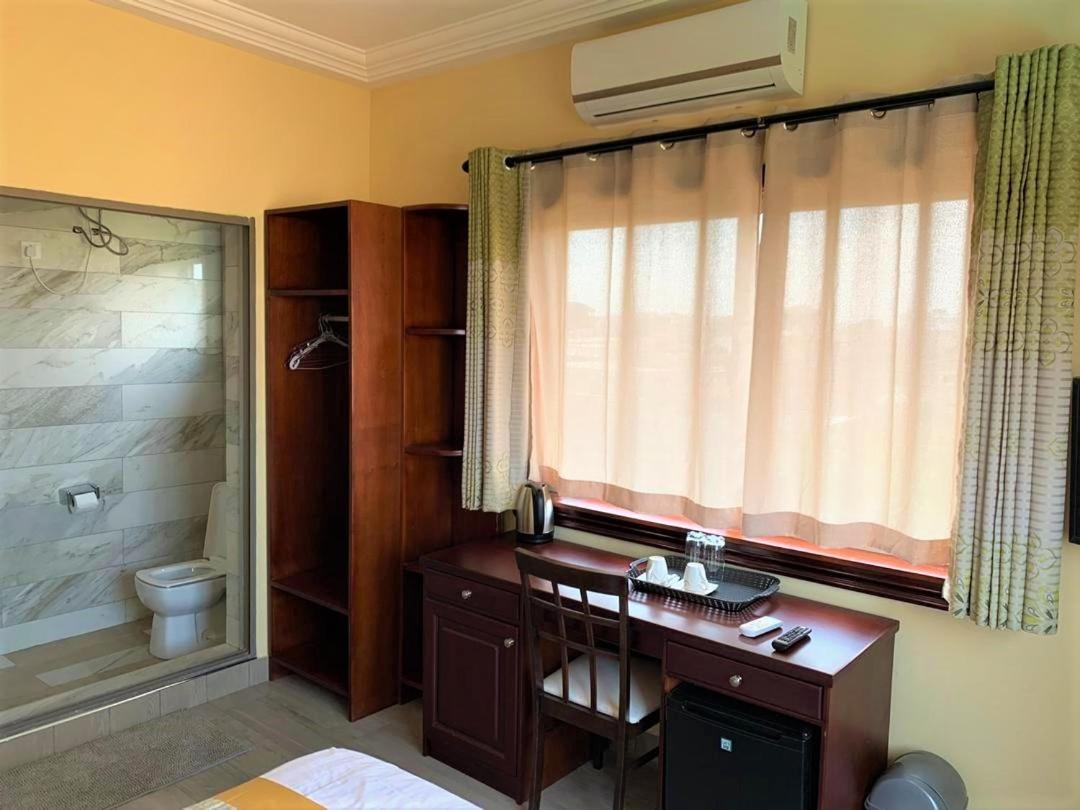 Cocktail And Dreams Hotel อักกรา ภายนอก รูปภาพ